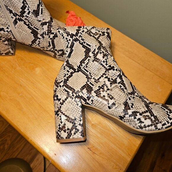 Women’s Snakeskin Western Ankle Booties – Stylish Cowgirl Print Boots 9.5 - Picture 7 of 7